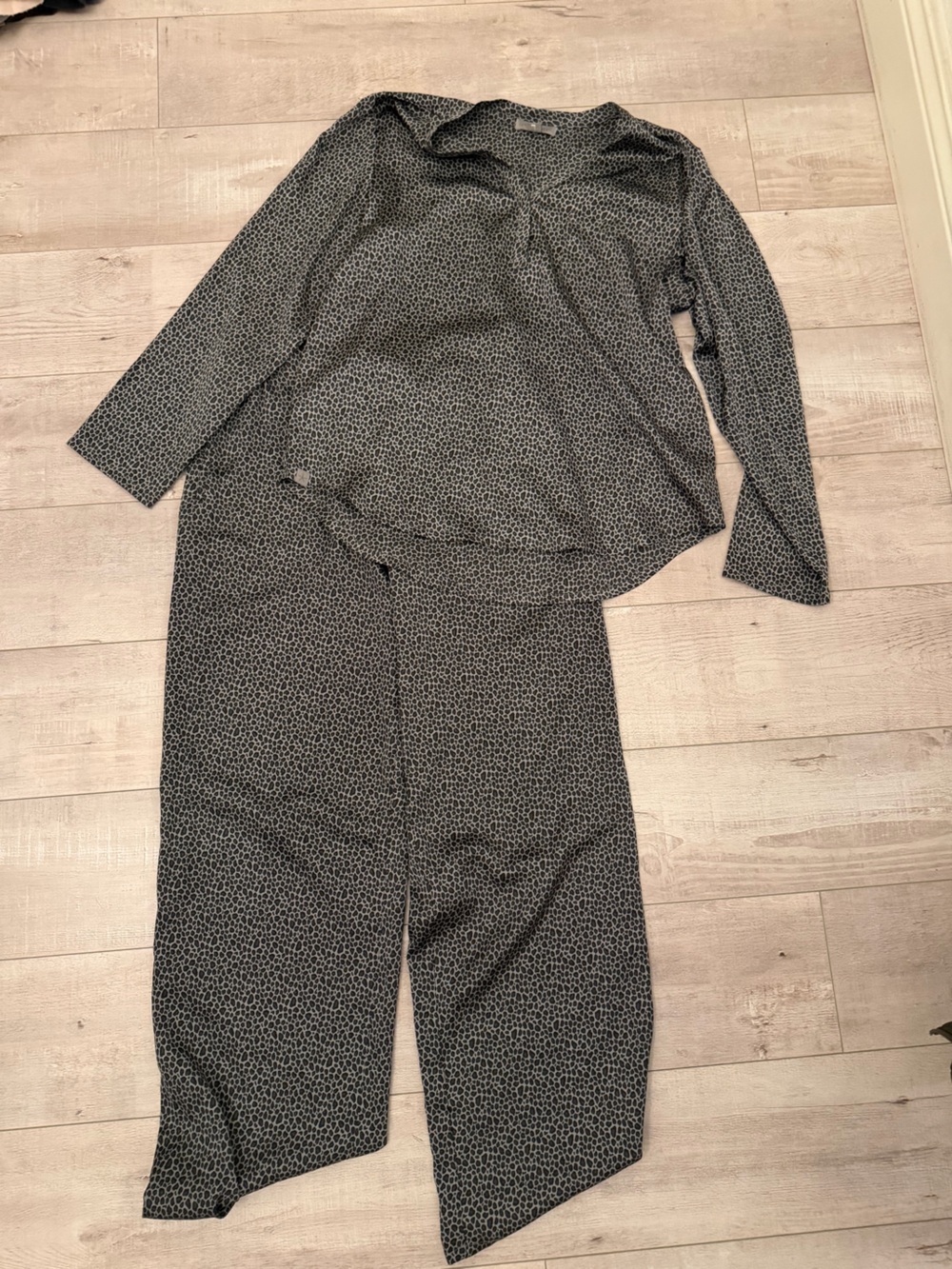 Barefoot Dreams Charcoal Geo-Print Pajama Set